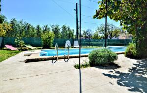 Maisons de vacances Amazing home in Piolenc with 3 Bedrooms and Outdoor swimming pool : photos des chambres