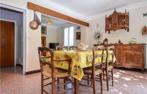 Maisons de vacances Amazing home in Piolenc with 3 Bedrooms and Outdoor swimming pool : photos des chambres