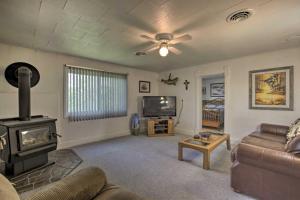 Walkable Ten Sleep House w Patio & Sunroom!