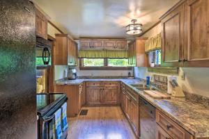 Cozy Lake Champlain Cottage w Beautiful View