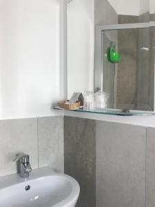 Single Room with Balcony room in Hotel Moderno