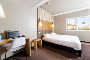 Hotels Ibis Toulouse Purpan Aeroport : Chambre Standard avec Un Lit Double et Un Canapé

