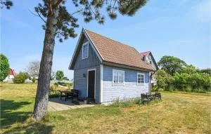 Beautiful Home In Stånga With Kitchen - Huse