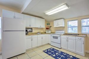 Surfside Oceanfront Cottage with Beach Access!