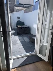 Perfect base for 8, pets allowed