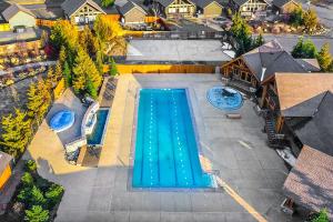 Pool Access: Cle Elum Mtn-View Cabin w Game Room