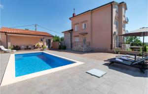 Lovely Apartment In Jadranovo With Wifi