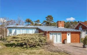 4 Bedroom Cozy Home In Träslövsläge - أولاريد