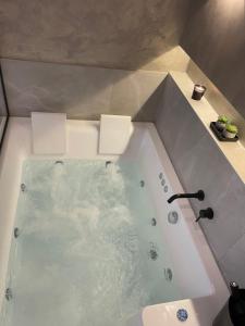 Jacuzzi Suite Ladadika
