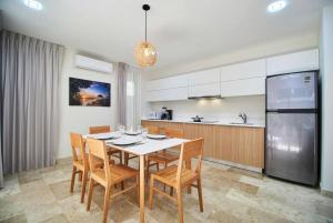 Sherlock - Swim up Suite & Gym & Beach Club Access