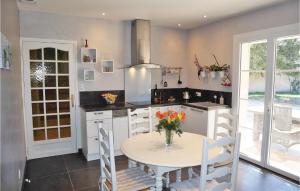 Lovely Home In Valreas