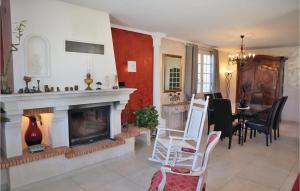 Maisons de vacances Nice Home In Valreas With 4 Bedrooms, Wifi And Outdoor Swimming Pool : photos des chambres