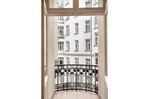 Premium Warsaw Center Studio by BookingHost