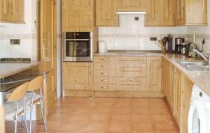 Amazing Home In Riba-Roja De Túria