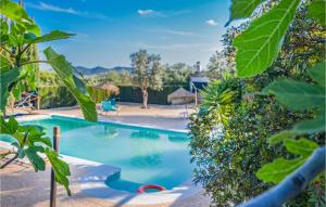 Cozy Home In Estepa With Kitchen