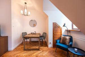 Comfortable Old Town Apartment by BookingHost