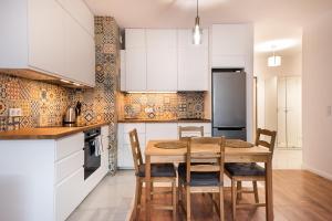 Saska Kępa Bright Apartament by BookingHost