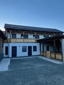 Casa de lângă pădure - Velyikyy Bychkiv