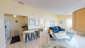 Beach Front 1B1B Balcony 2 Beds - Surf Song #349