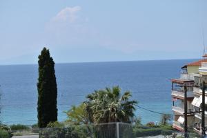 Sea view luxury apartment in Nea Kallikratia.