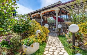 2 Bedroom Cozy Apartment In Medulin