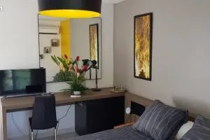 Studio dans complexe hôtelier, piscine et plage - Belle-Allée