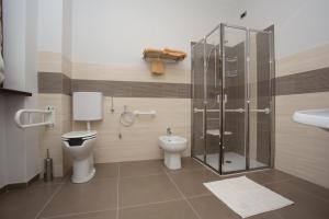 Camera Matrimoniale/Doppia con Letti Singoli con Bagno