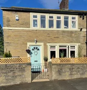 Cute and cosy 2 bed cottage - Meltham