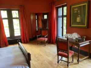 B&B / Chambres d'hotes Chateau Tout Y Fault : photos des chambres