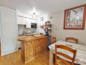 Appartements Au doux refuge, charmant T2 bis, parking gratuit, proche thermes, 6 personnes : photos des chambres