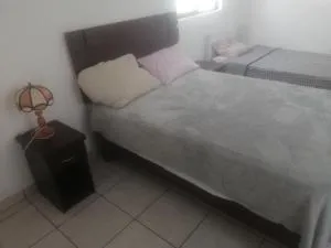 casa 3 tías.Hermosa habitación hermosas áreas comunes - Marfil