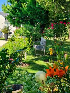 Maisons de vacances Gite pause au jardin : photos des chambres