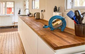 Beautiful Home In Löderup With Kitchen