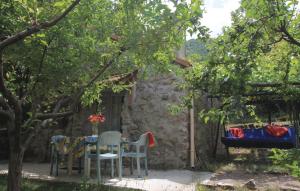 1 Bedroom Nice Home In Mayres