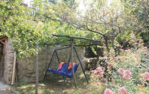 1 Bedroom Nice Home In Mayres