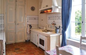 Maisons de vacances Amazing Home In Mouterre-silly With 3 Bedrooms, Wifi And Outdoor Swimming Pool : photos des chambres