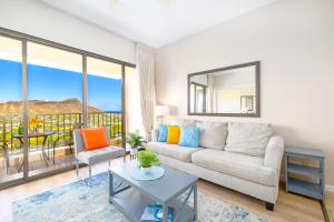 Ocean View Oasis with Free Parking, A Waikiki Gem!