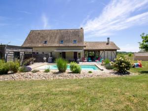 Maison spacieuse avec piscine chauffée, grand jardin et équipements bébé en Dordogne - FR-1-616-267