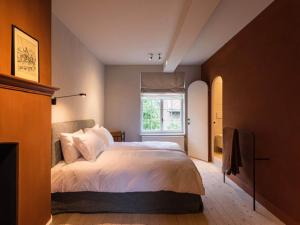 Stately 16-person manor farm in South Limburg