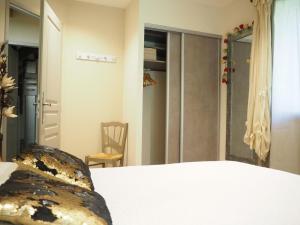 Charming holiday home with private garden, Bédarrides