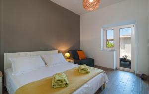 Gorgeous Apartment In Sutivan With Wifi