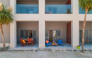 Gorgeous Apartment In Sutivan With Wifi