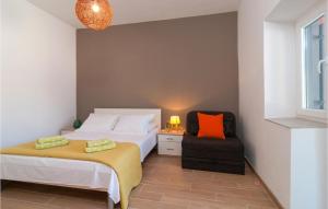 Gorgeous Apartment In Sutivan With Wifi