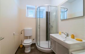 Gorgeous Apartment In Sutivan With Wifi