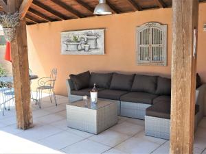 Villas Modern Villa in Saint-Pierre-de-Vassols with Private Pool : Villa 4 Chambres