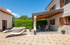 Nice Home In Vinjani Donji