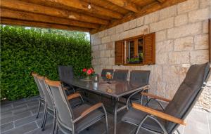 Nice Home In Vinjani Donji