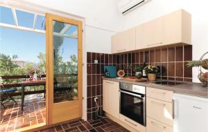 Cozy Home In Sibenik With Kitchen