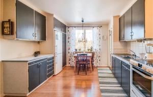 3 Bedroom Gorgeous Home In Älvsered