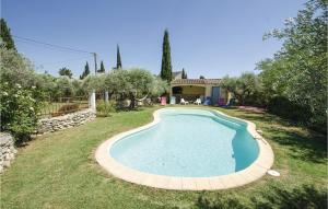 Maisons de vacances Cozy Home In Caumont Sur Durance With House A Mountain View : photos des chambres